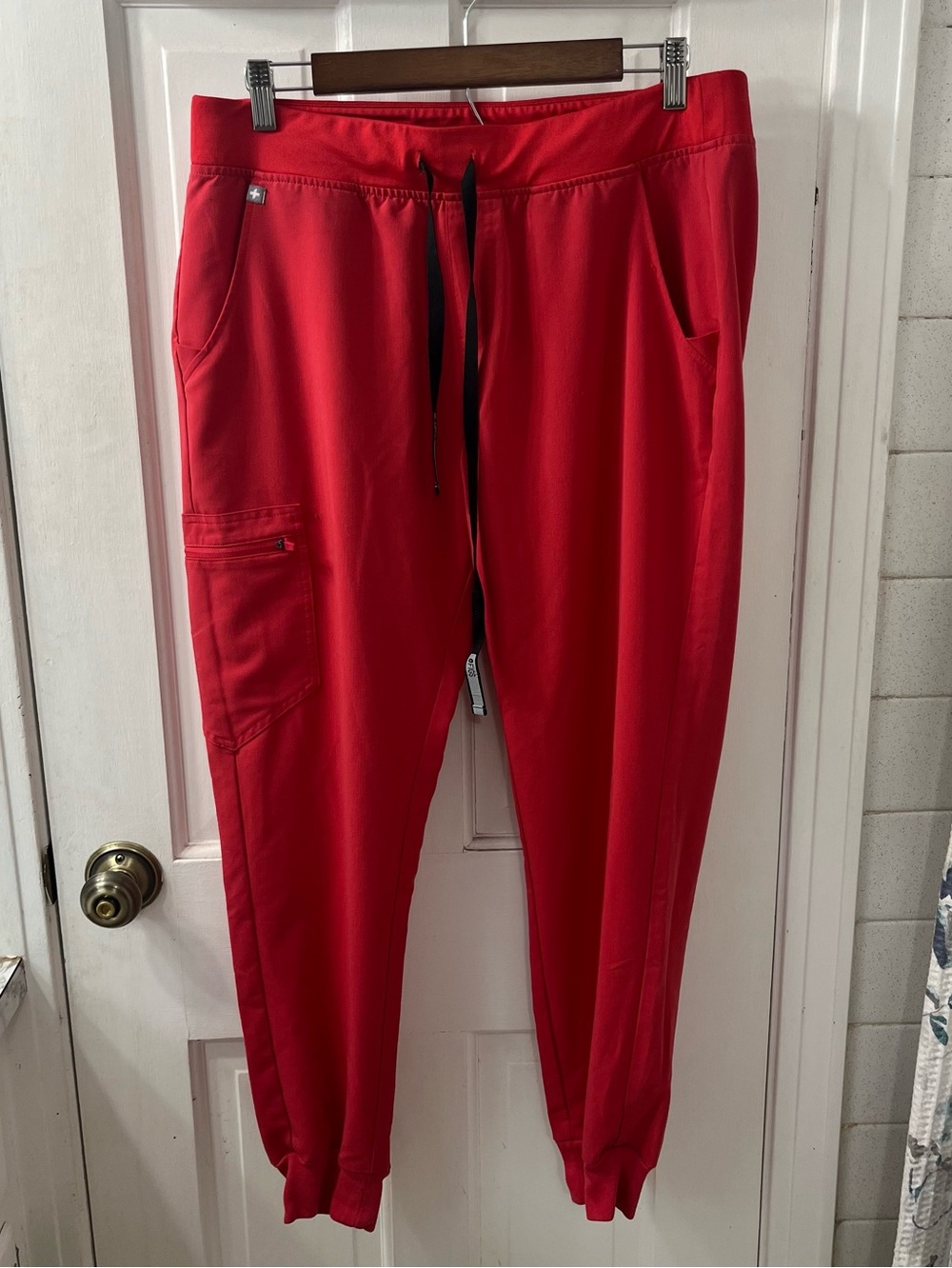 FIGS Pop Red Zamora Jogger Scrub Pants Size Large W22SW2056 Limited Edition